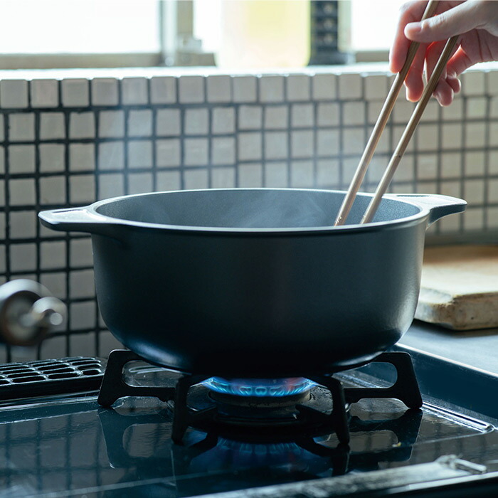 味わい鍋　両手　22cm