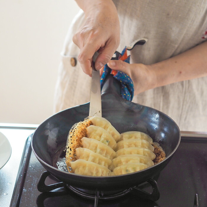 【公式】山田工業所　鉄打出【丸柄フライパン】 （1.6mm） 24cm 空焚き済み